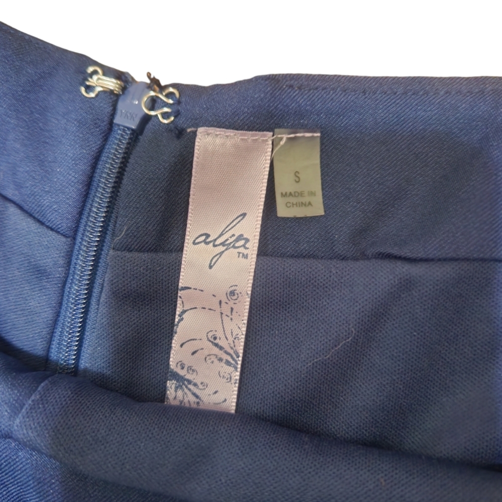 Alya women's Blue Shorts with Peach Embroidered Design Size Small - Picture 3 of 3